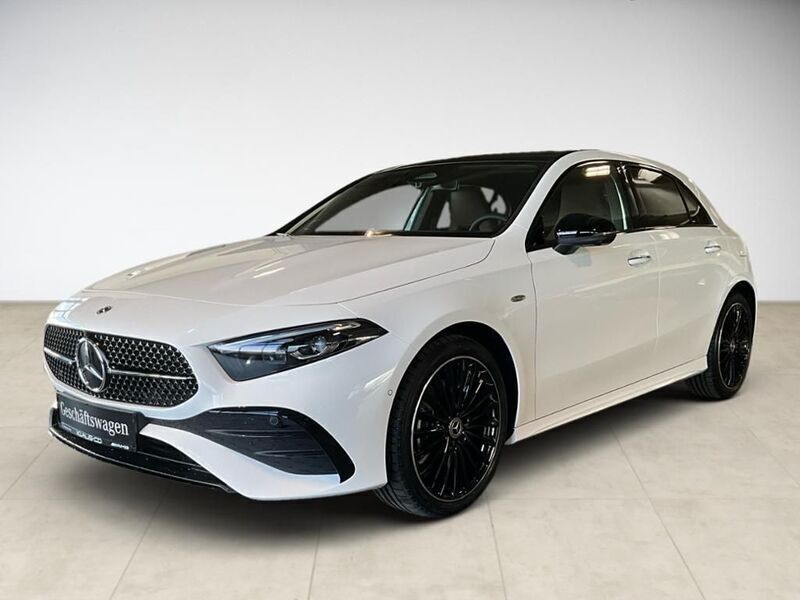Weiß Gebraucht 2025 Mercedes A250 AMG Line Premium Plus Limousine | 45.110 € - Bild 1/4