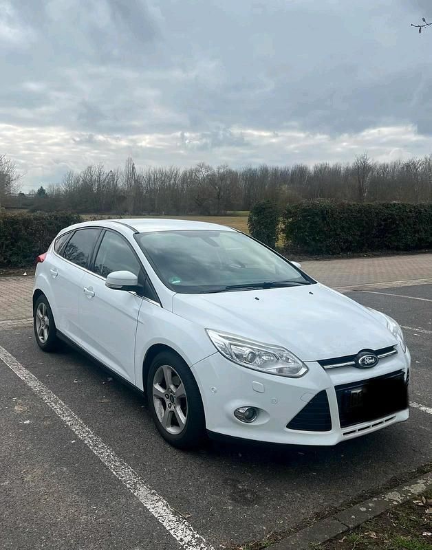 Gebraucht Ford Focus 125 PS (91 kW) 2014 Weiß Limousine