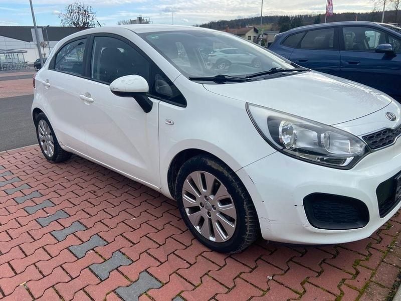 Gebraucht Kia Rio Edition 7 86 PS (63 kW) 2010 Weiß Kleinwagen