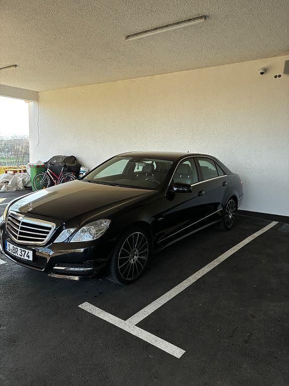 Gebraucht Mercedes E200 Avantgarde 184 PS (135 kW) 2011 Schwarz Limousine