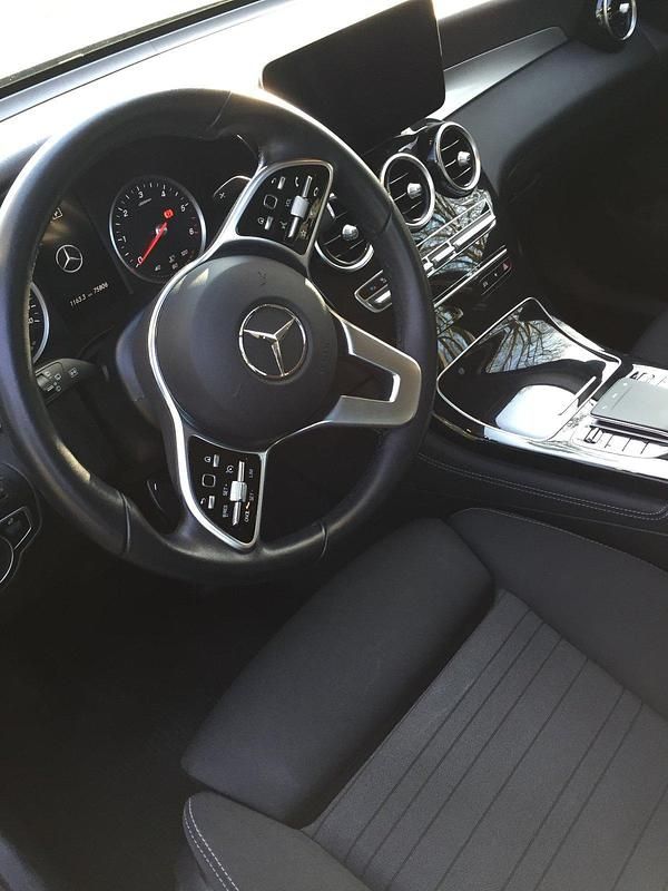 Gebraucht Mercedes GLC220 194 PS (142 kW) 2019 Schwarz SUV