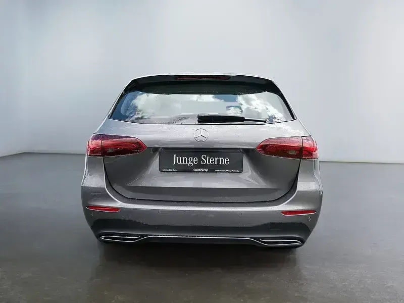 Gebraucht Mercedes B200 Progressive 163 PS (119 kW) 2025 Grau Kleinwagen