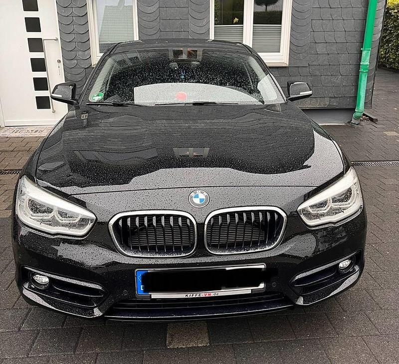 Schwarz Gebraucht 2019 BMW 118 Sport Line Kleinwagen | 18.500 € (Guter Preis) - Bild 1/4