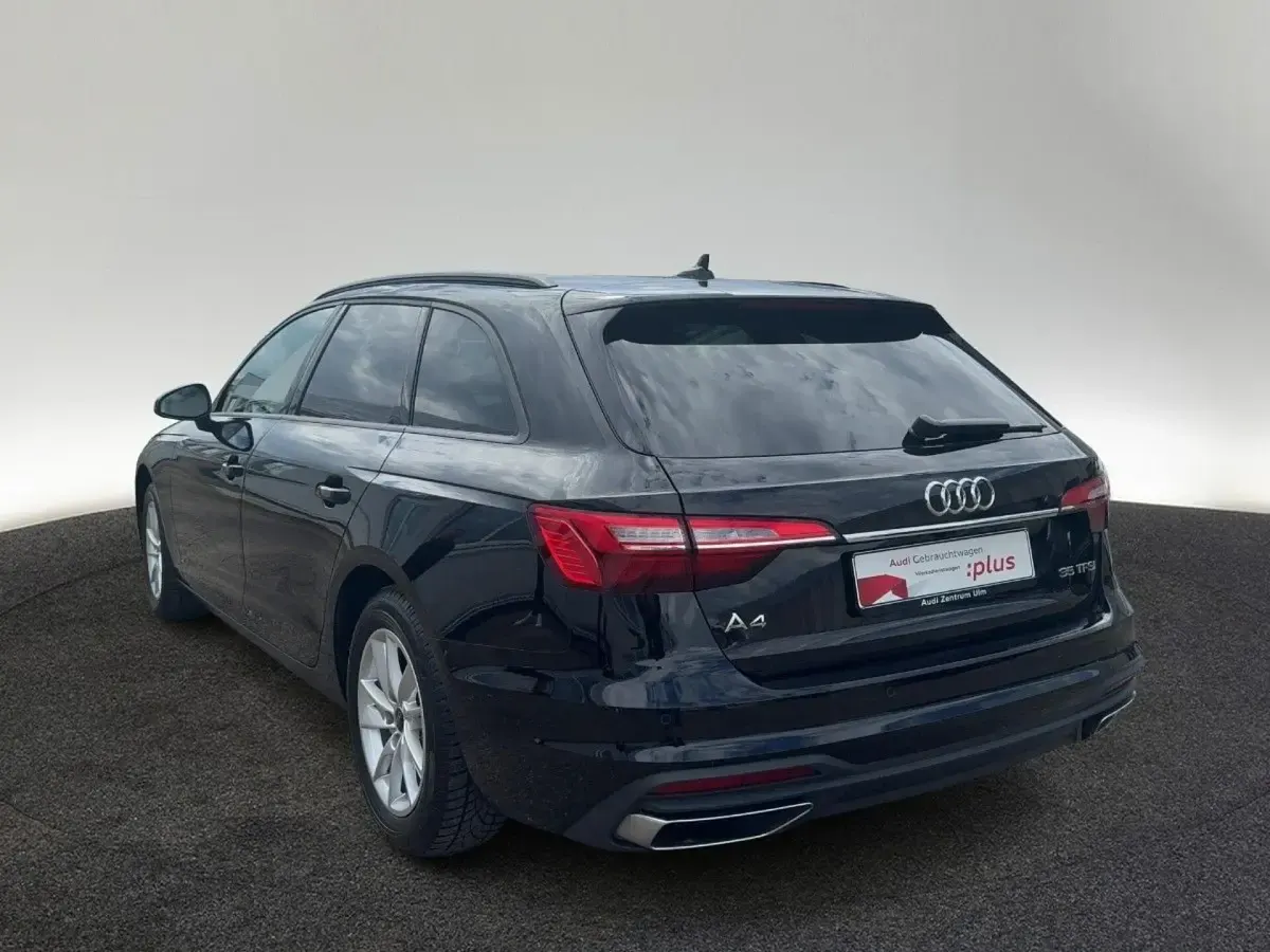 Używany Audi A4 Ambiente 150 KM (110 kW) 2023 Czarny Kombi
