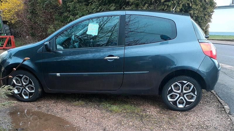 Gebraucht Renault Clio II 112 PS (82 kW) 2007 Grau Limousine