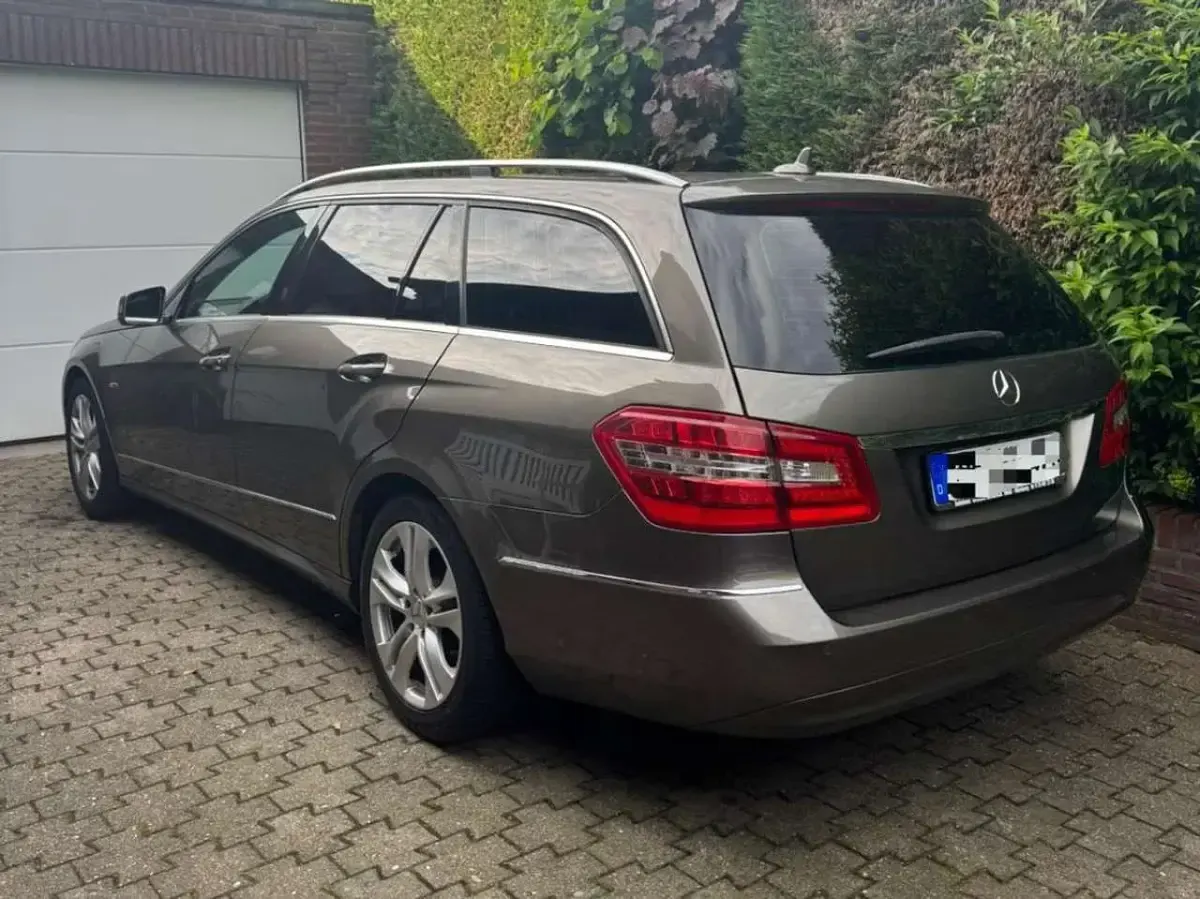 Gebraucht Mercedes E220 150 PS (110 kW) 2010 Bronze Kombi
