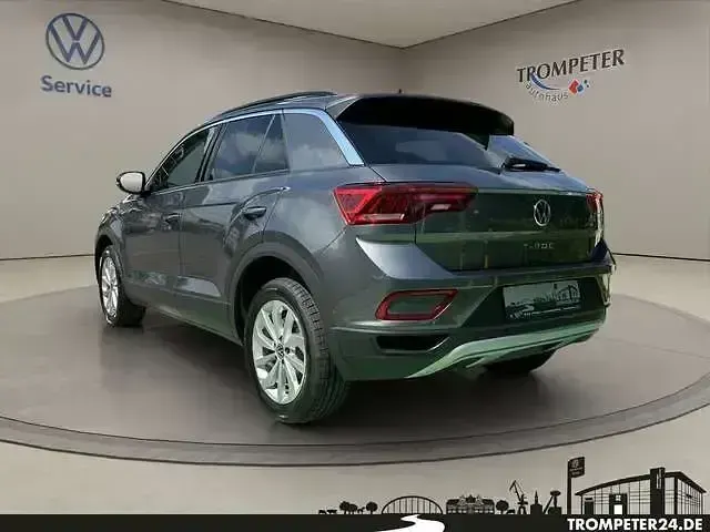 Second-hand VW T-Roc Life 150 CP (110 kW) 2025 Gri SUV