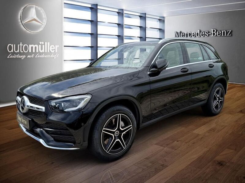 Schwarz Gebraucht 2020 Mercedes GLC300e AMG SUV | 33.980 € (Fairer Preis) - Bild 1/4