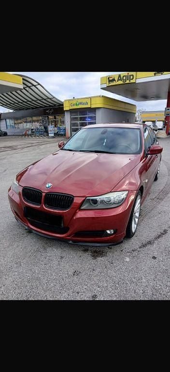 Gebraucht BMW 320 184 PS (135 kW) 2011 Rot Limousine