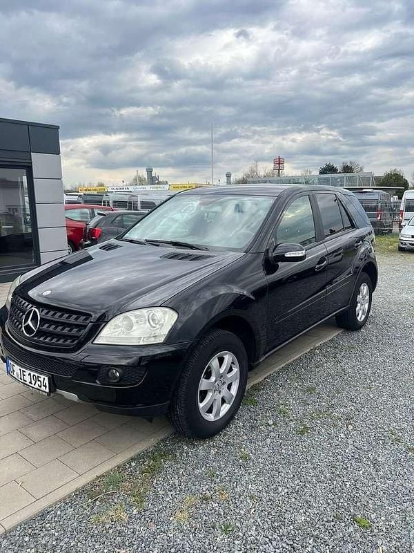 Schwarz Gebraucht 2006 Mercedes ML280 SUV | 5.976 € (Etwas zu teuer) - Bild 1/4
