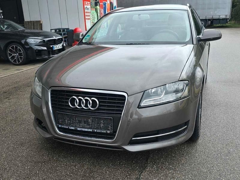 Grau Gebraucht 2010 Audi A3 Attraction Limousine | 3.300 € (Guter Preis) - Bild 1/4
