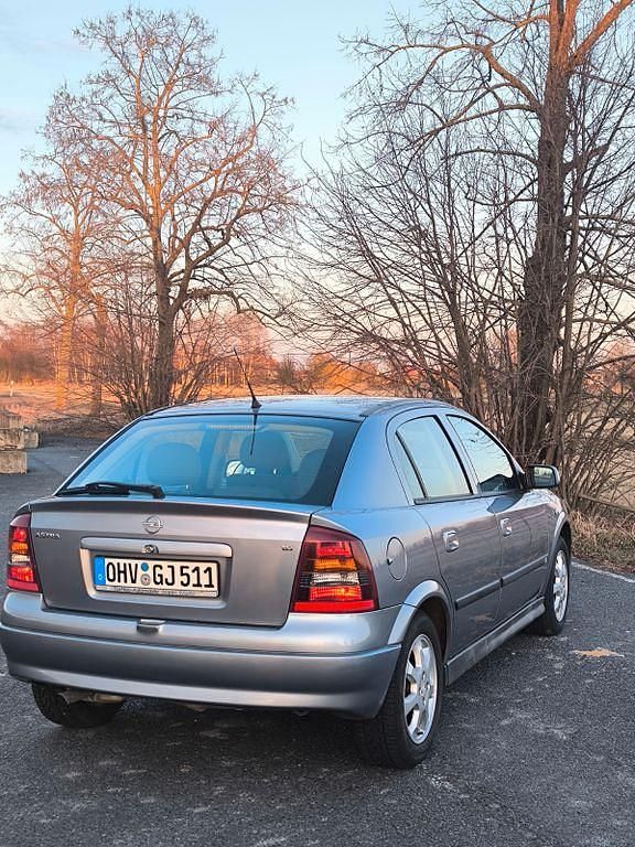 Gebraucht Opel Astra 84 PS (61 kW) 2004 Silber Limousine