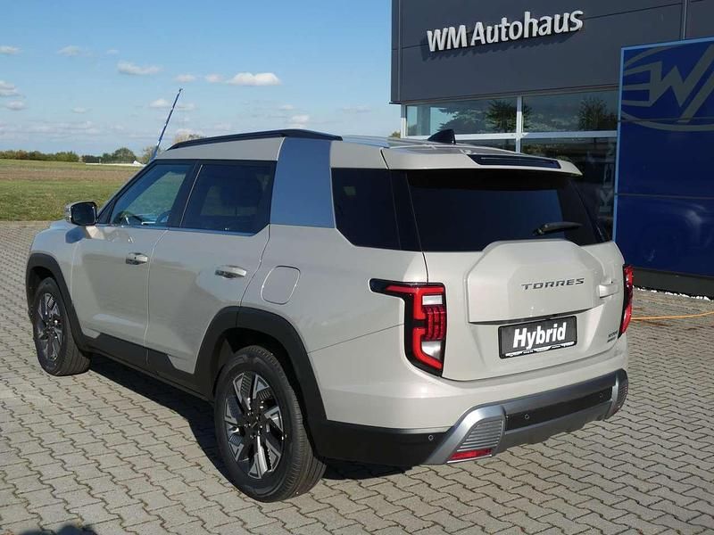 Nuova KGM Torres 204 CV (150 kW) 2025 Latte greige SUV