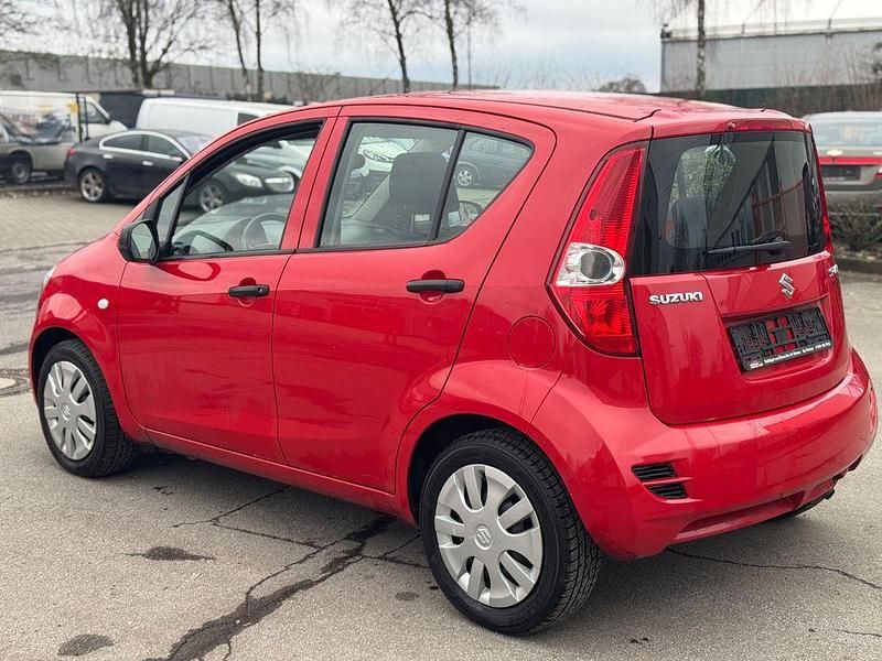 Gebraucht Suzuki Splash Basic 65 PS (47 kW) 2013 Rot Kleinwagen