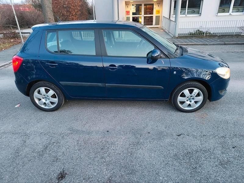 Second-hand Skoda Fabia 60 CP (44 kW) 2011 Albastru Hatchback