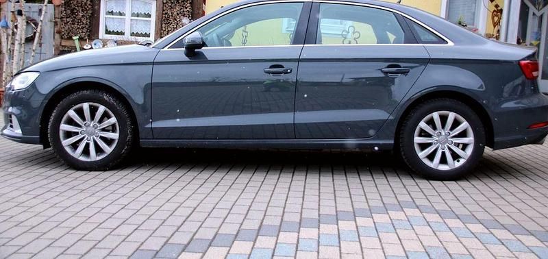 Silber Gebraucht 2018 Audi A3 Sport Limousine | 17.500 € (Fairer Preis) - Bild 1/4