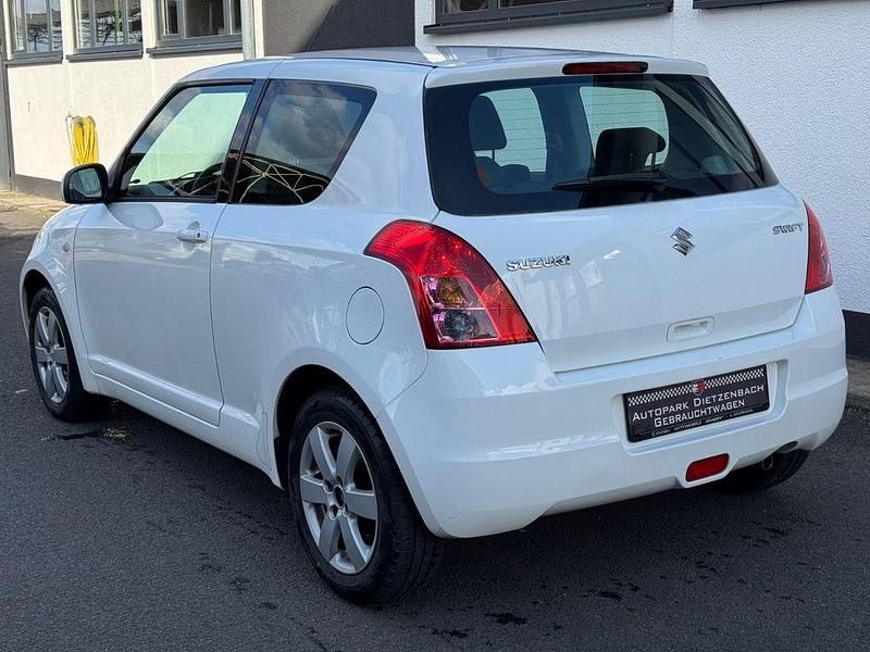 Gebraucht Suzuki Swift Comfort 92 PS (67 kW) 2009 Weiß Kleinwagen