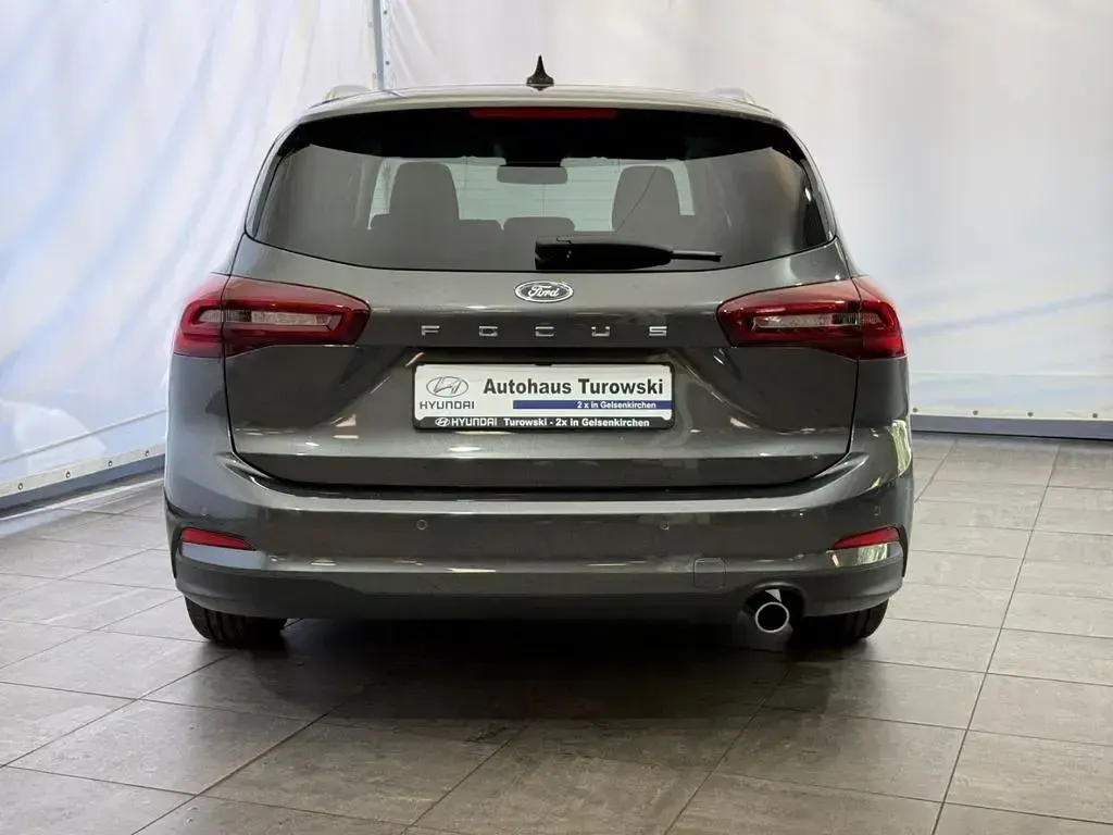 Neu Ford Focus Titanium 155 PS (114 kW) 2025 Magneticgrau (metallic) Kombi