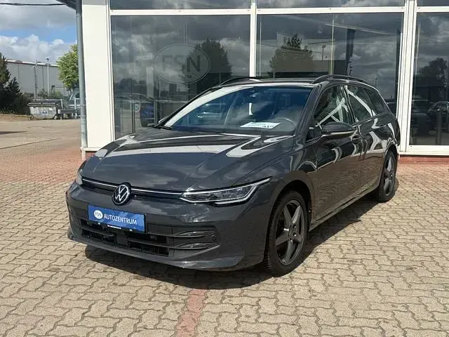 Gebraucht VW Golf VIII Life 116 PS (85 kW) 2024 Uranograu Kombi