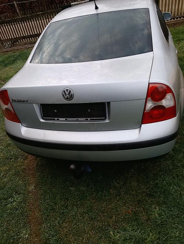 Silber Gebraucht 2002 VW Passat Limousine | 699 € (Superpreis) - Bild 1/4