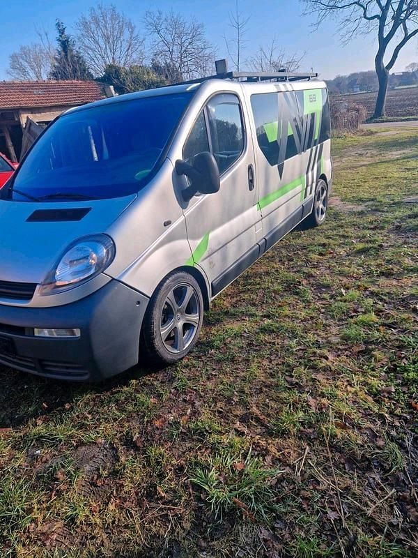 Gebraucht Opel Vivaro 101 PS (74 kW) 2003 Silber Van / Kleinbus