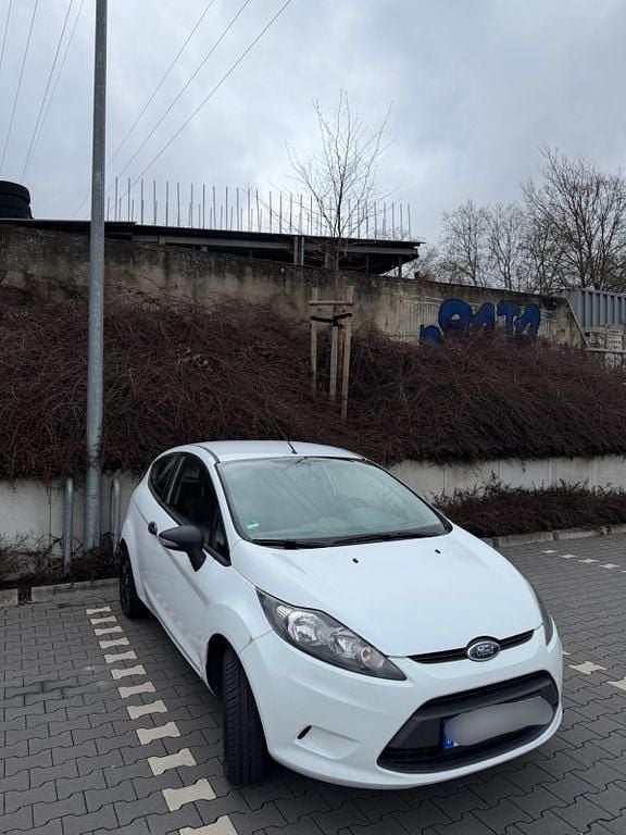 Gebraucht Ford Fiesta Ambiente 60 PS (44 kW) 2009 Weiß Kleinwagen