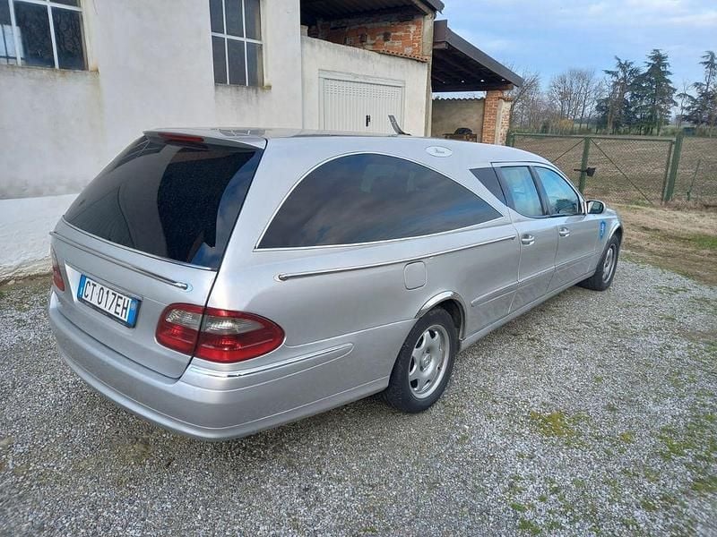 Gebraucht Mercedes E270 177 PS (130 kW) 2005 Silber Limousine