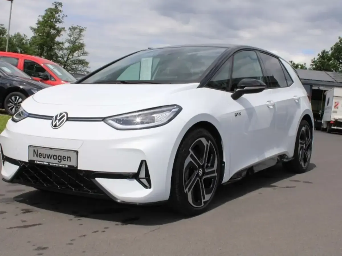 Neu VW ID.3 GTX 239 kW (326 PS) 2026 Gletscherweiß metallic Kleinwagen