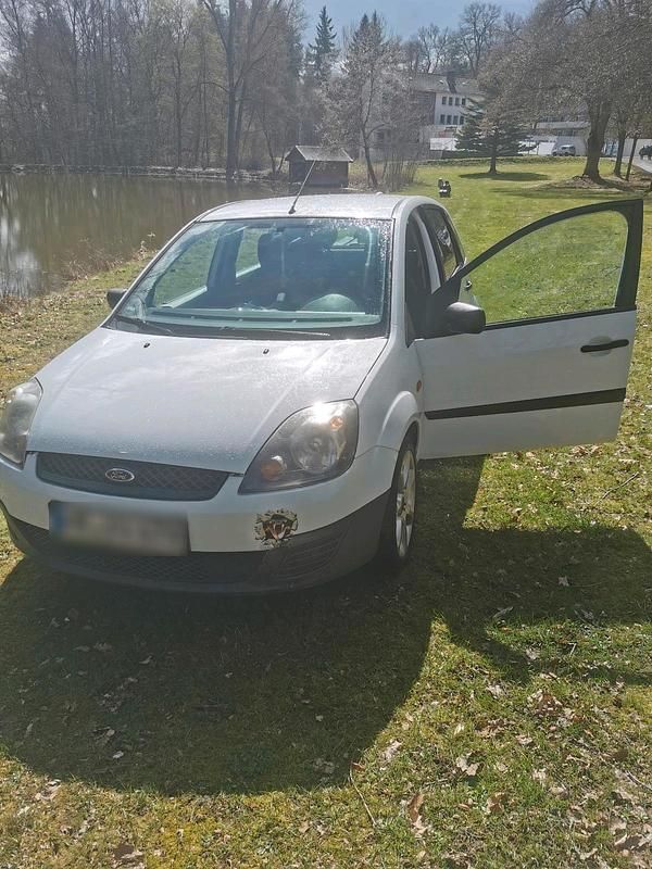 Gebraucht Ford Fiesta 69 PS (50 kW) 2006 Weiß Kleinwagen