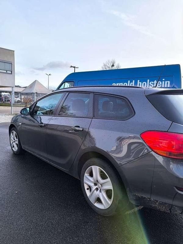 Gebraucht Opel Astra Design Edition 140 PS (102 kW) 2012 Karbongrau Kombi