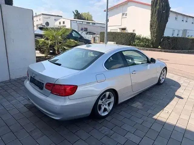 Gebraucht BMW 325 Comfort Edition 218 PS (160 kW) 2010 Silber Coupé