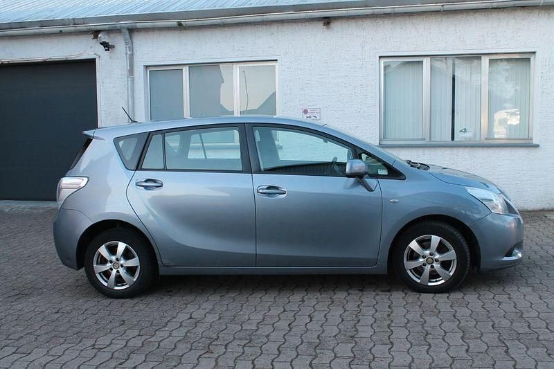 Gebraucht Toyota Verso Life 126 PS (92 kW) 2010 Blau Van / Kleinbus