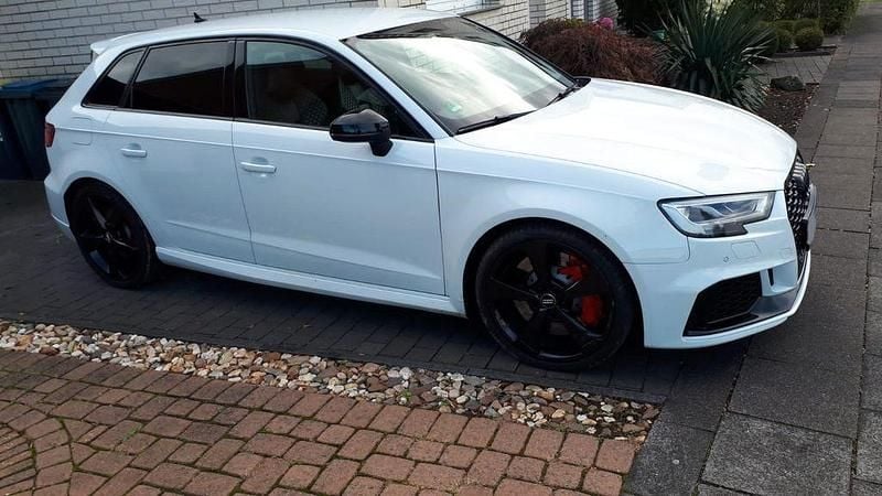 Weiß Gebraucht 2019 Audi RS3 Ambiente Limousine | 25.000 € (Superpreis) - Bild 1/4
