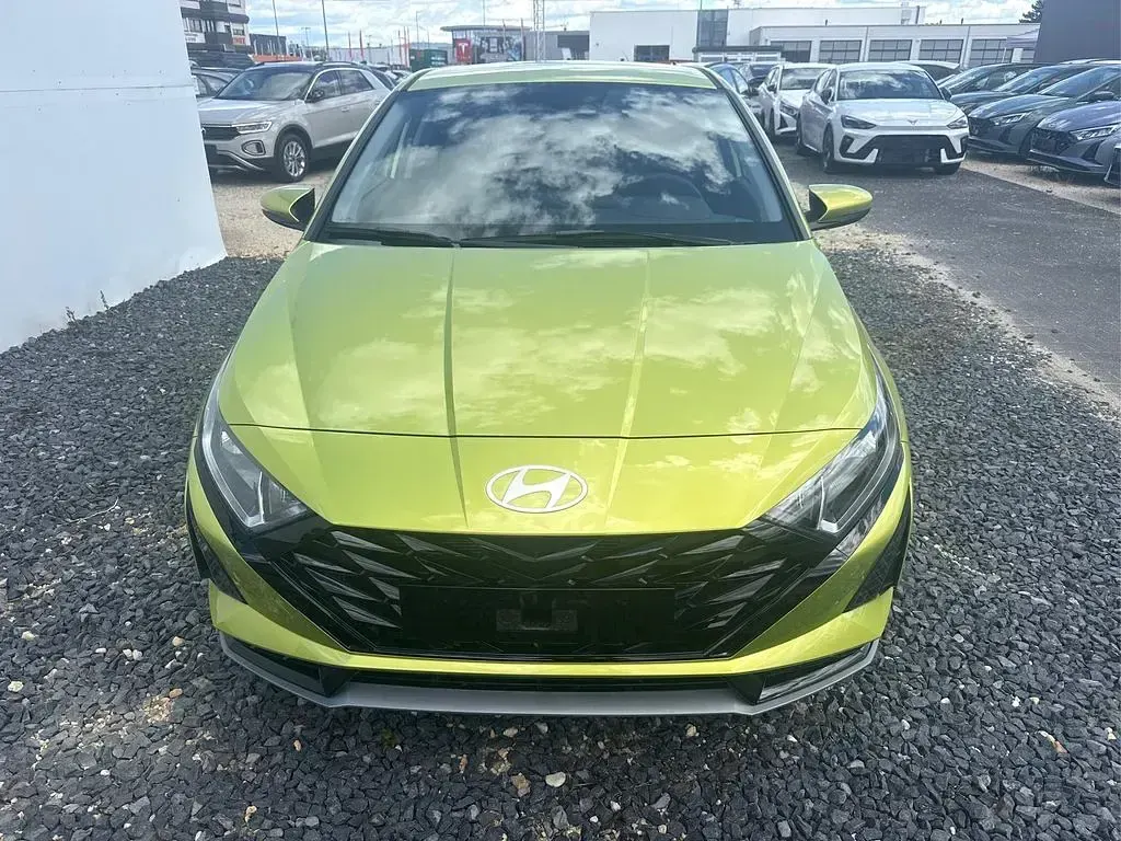 Neu Hyundai i20 Comfort 90 PS (66 kW) 2026 Mangrove green mg2 Kleinwagen