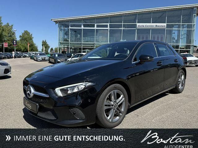 Schwarz Gebraucht 2020 Mercedes A200 Limousine | 21.900 € (Fairer Preis) - Bild 1/4