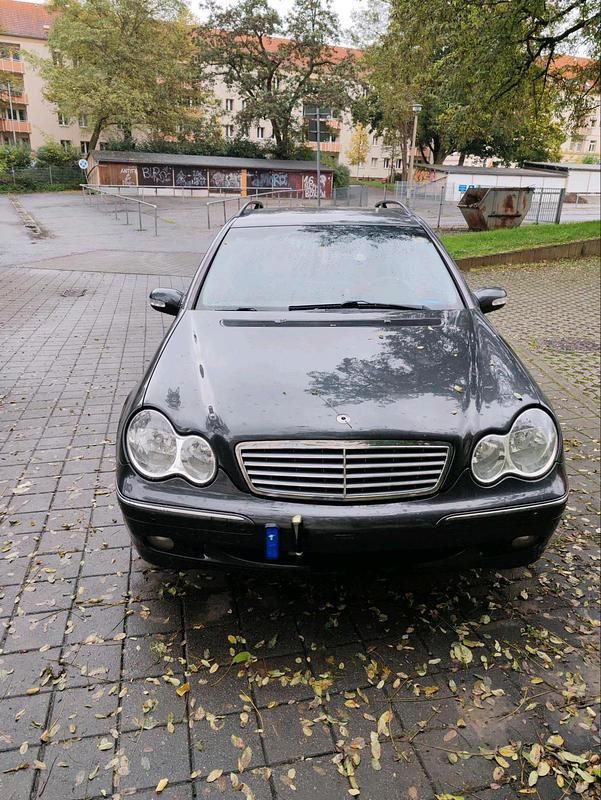 Schwarz Gebraucht 2002 Mercedes C220 Kombi | 2.000 € (Guter Preis) - Bild 1/4
