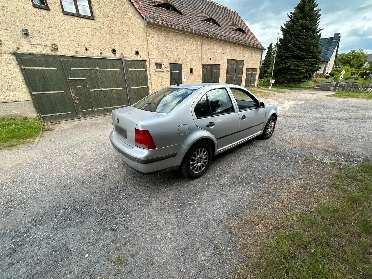 Gebraucht VW Bora 103 PS (75 kW) 2003 Grau Limousine