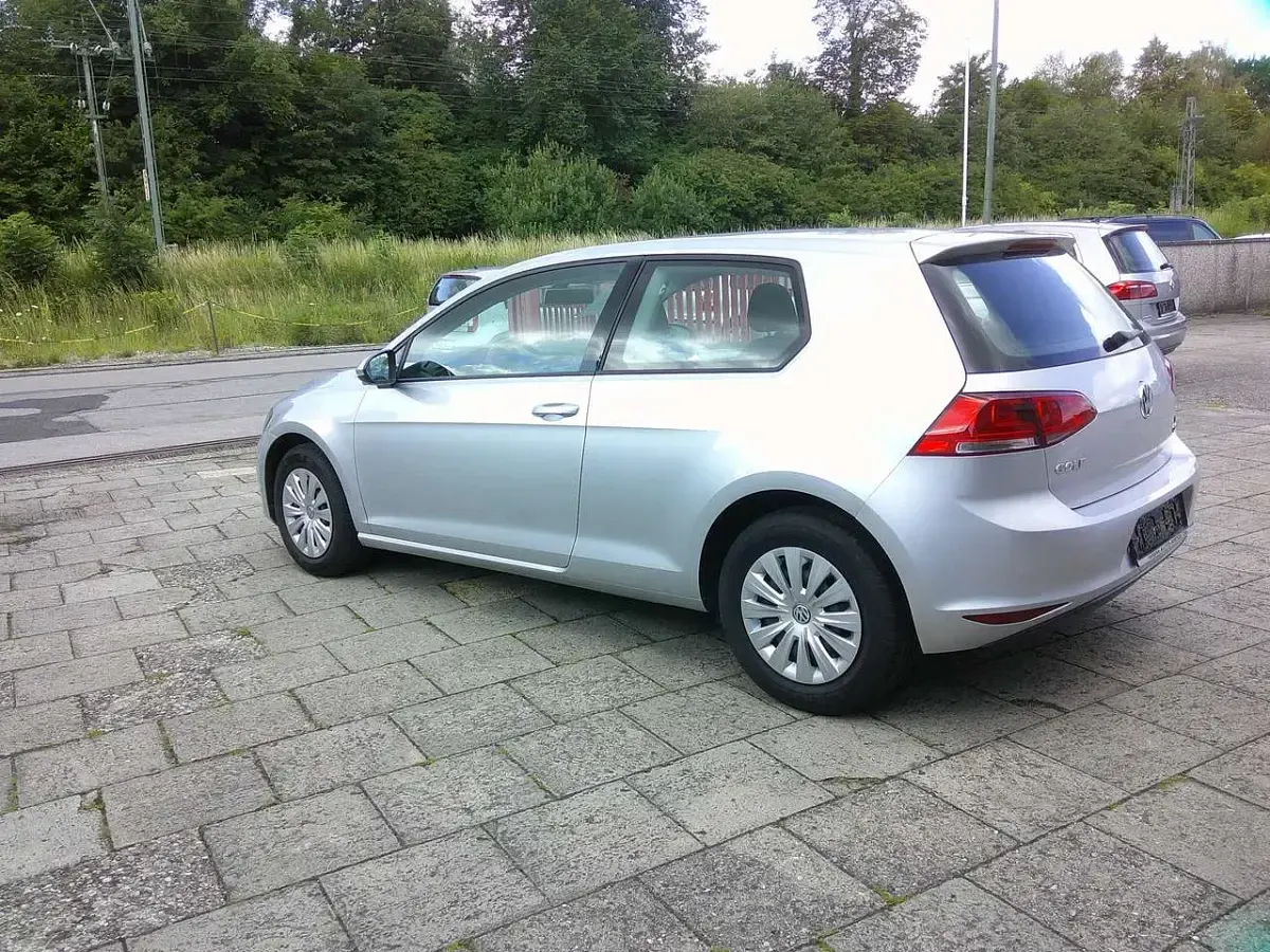 Gebraucht VW Golf VII Trendline 86 PS (63 kW) 2015 Reflexsilber metallic Kleinwagen