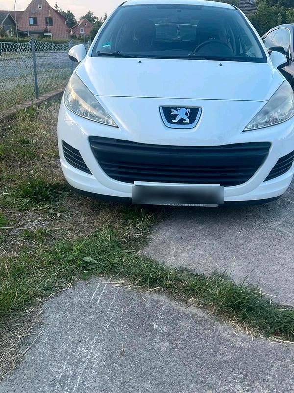 Weiß Gebraucht 2009 Peugeot 207 Kleinwagen | 2.300 € (Fairer Preis) - Bild 1/4