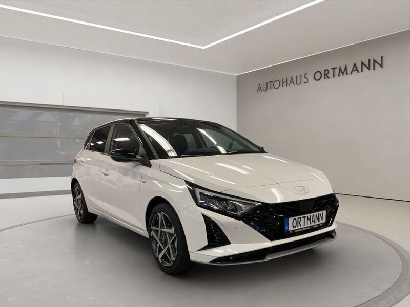 Weiß Neu 2024 Hyundai i20 Turbo Limousine | 23.990 € (Etwas zu teuer) - Bild 1/4