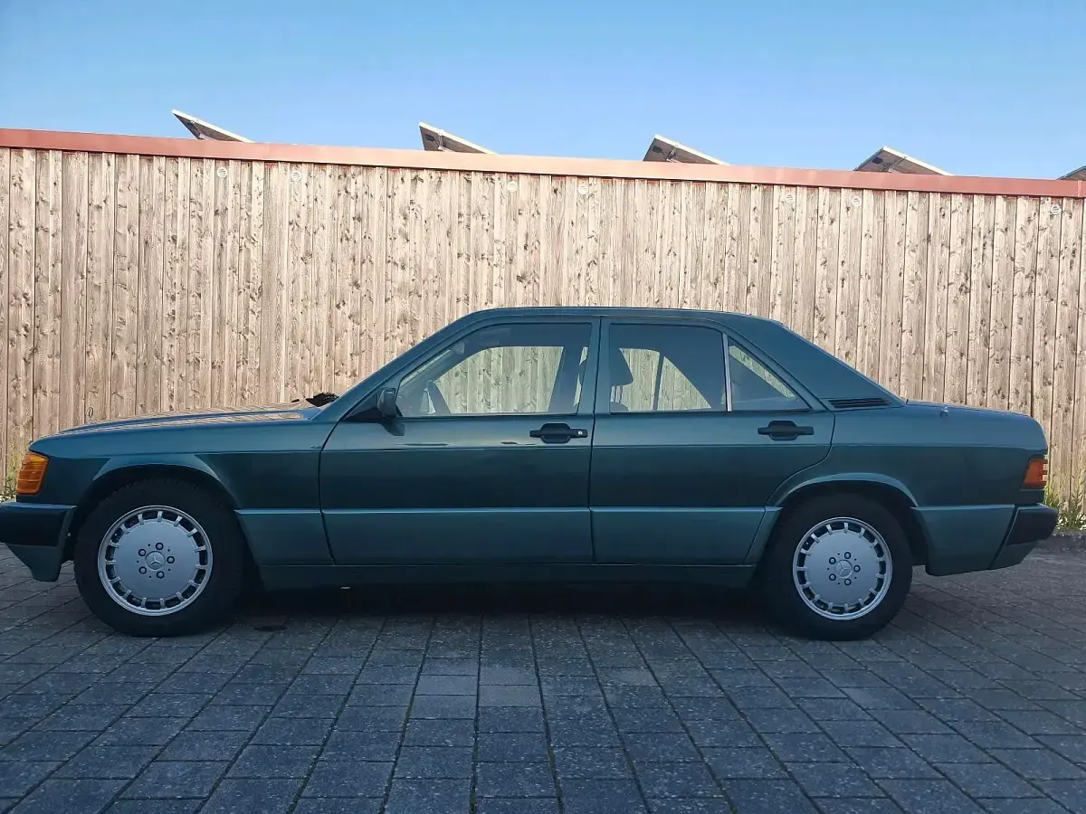 Gebraucht Mercedes 190 132 PS (97 kW) 1992 Grün Limousine