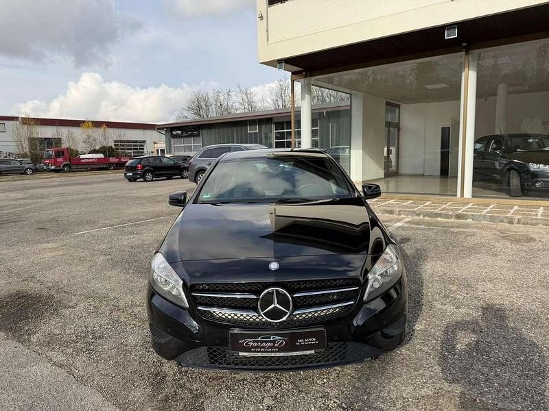 Schwarz Gebraucht 2013 Mercedes A180 Kleinwagen | 9.999 € (Guter Preis) - Bild 1/4