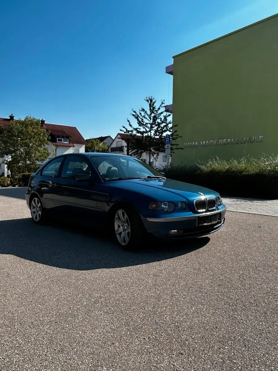 Gebraucht BMW 325 191 PS (140 kW) 2003 Blau Kleinwagen