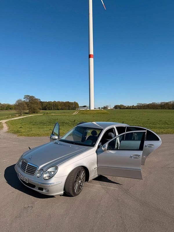 Second-hand Mercedes E200 163 CP (119 kW) 2003 Argintiu Berlinǎ