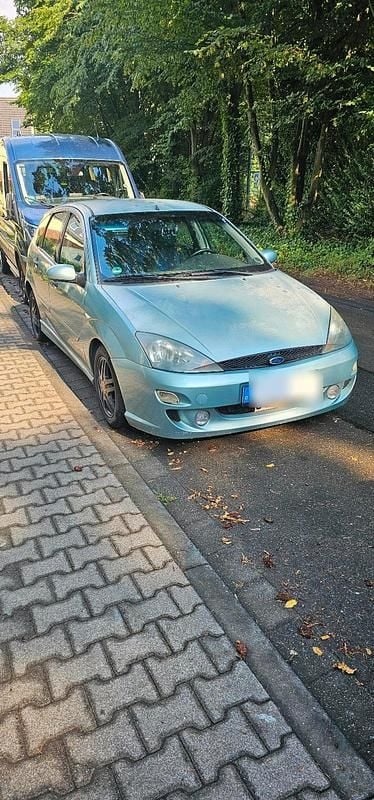 Gebraucht Ford Focus 115 PS (84 kW) 1999 Blau Kleinwagen