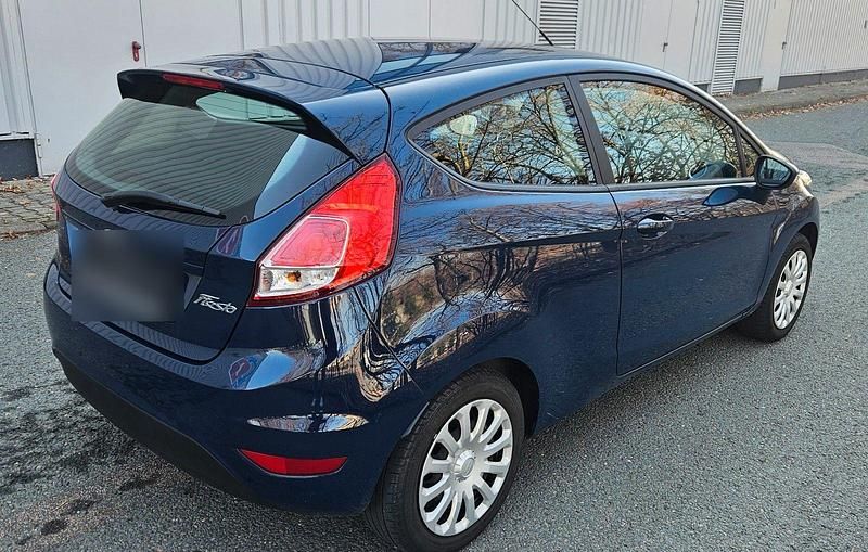 Gebraucht Ford Fiesta 60 PS (44 kW) 2014 Blau Kleinwagen