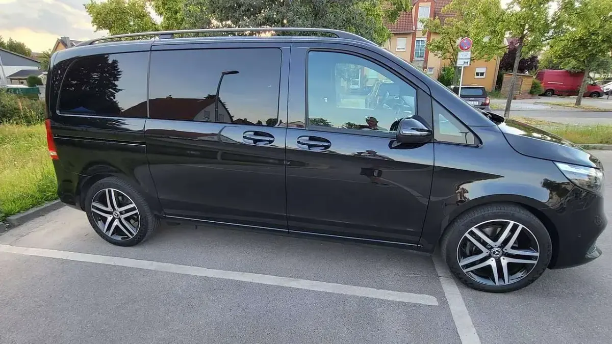 Gebraucht Mercedes V220 Edition 163 PS (119 kW) 2023 Schwarz Van / Kleinbus