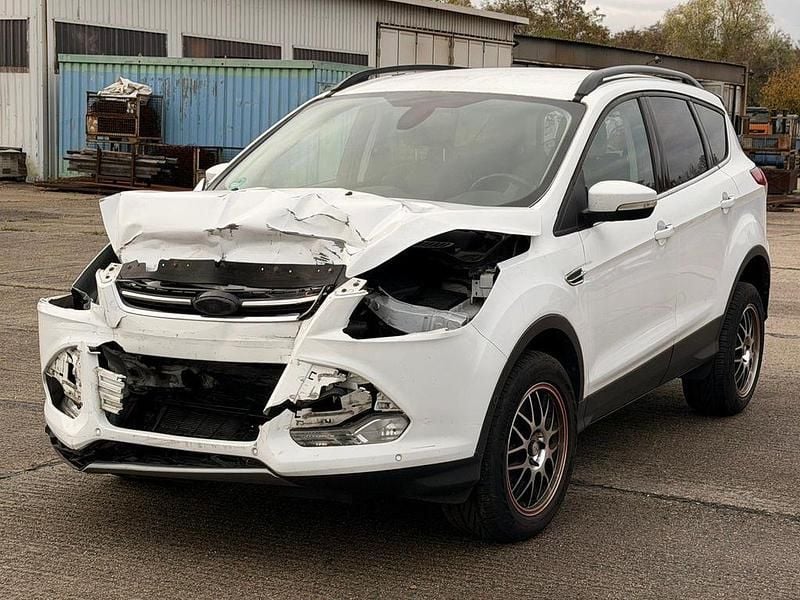 Weiß Gebraucht 2014 Ford Kuga Titanium SUV | 2.999 € (Superpreis) - Bild 1/4