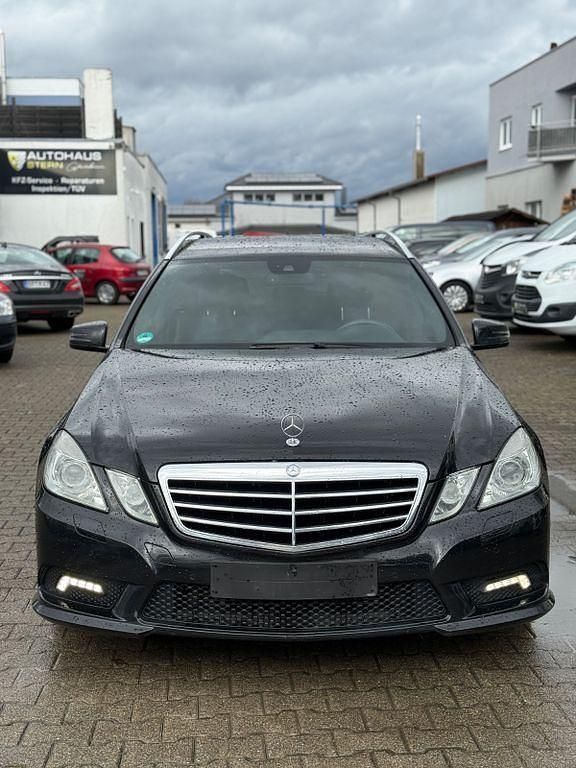 Gebraucht Mercedes E220 AMG line 170 PS (125 kW) 2011 Schwarz Kombi