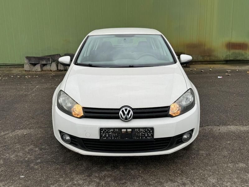 Weiß Gebraucht 2011 VW Golf VI Trendline Kleinwagen | 3.590 € - Bild 1/4